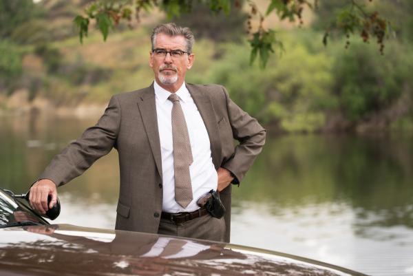 Bild 1 von 15: Malloy (Pierce Brosnan) wird den Fall erst ruhen lassen, wenn er die Wahrheit ans Licht gebracht hat.