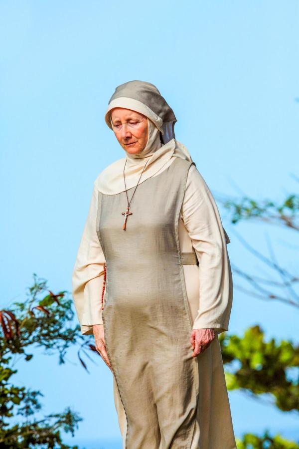 Bild 1 von 4: Im Bild: Gemma Jones (Schwester Anne).