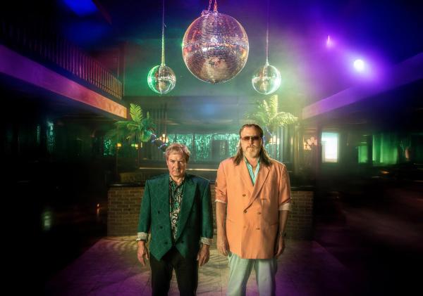 Bild 1 von 12: Im Bild (v.li.): Robert Palfrader (Gerri Tschach), Michael Ofczarek (Richard Pfeisinger).