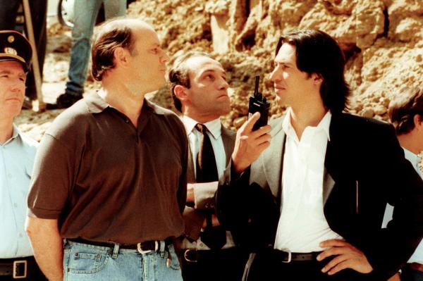 Bild 1 von 8: Im Bild: Kommissar Moser hat den Lebensmittelhändler Leopold Rameder zum Lokalaugenschein auf die Baustelle bestellt (v.li.: Wolfgang Böck, Karl Markovics, Tobias Moretti).