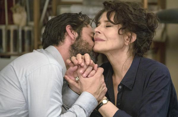 Bild 1 von 4: Shauna (Fanny Ardant) und Pierre (Melvil Poupaud) genießen die Intensität einer unerwarteten Liebe.