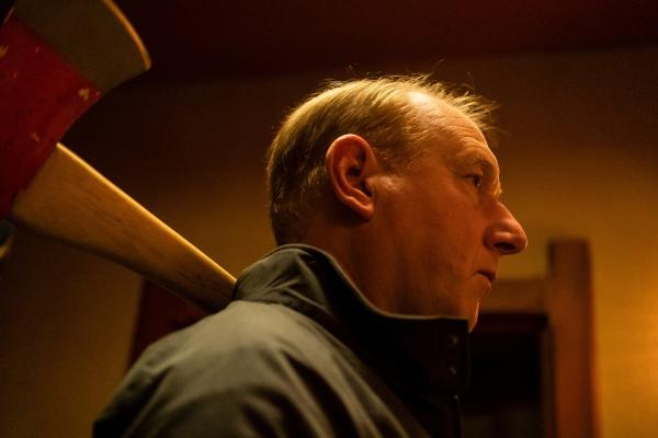 Bild 1 von 3: Raymond (Adrian Scarborough) ist als Käufer im Auftrag \