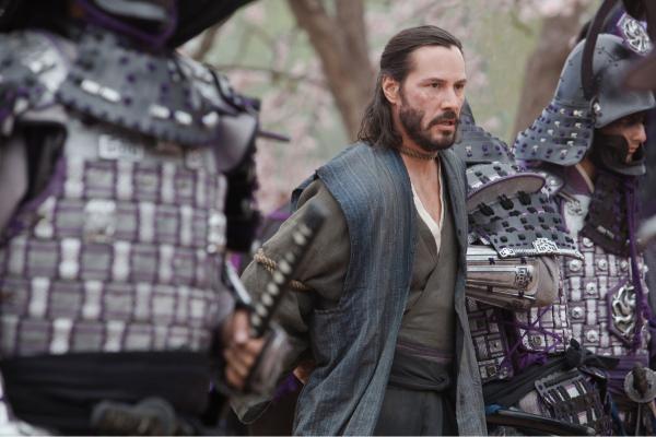 Bild 1 von 5: KEANU REEVES leads an all-star international cast in the action-adventure 47 Ronin. After a treacherous warlord kills their master and banishes their kind, 47 leaderless samurai vow to seek vengeance and restore honor to their people. Driven from their homes and dispersed across the land, this band of Ronin must seek the help of Kai (Reeves)?a half-breed they once rejected?as they fight their way across a savage world of mythic beasts, shape-shifting witchcraft and wondrous terrors.