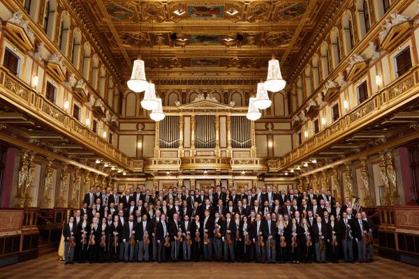 Bild 1 von 2: Die Wiener Philharmoniker aus dem Goldenen Saal im Wiener Musikverein.