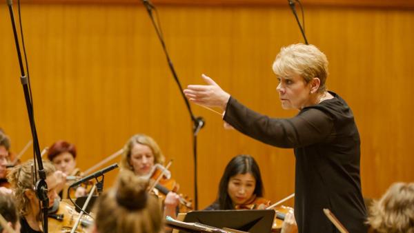 Bild 1 von 6: Im Bild: Dirigentin Marin Alsop.