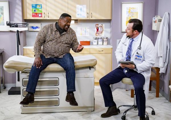 Bild 1 von 13: Calvin Butler (Cedric the Entertainer, l.); Dr. Fisher (Michael Gladis, r.)