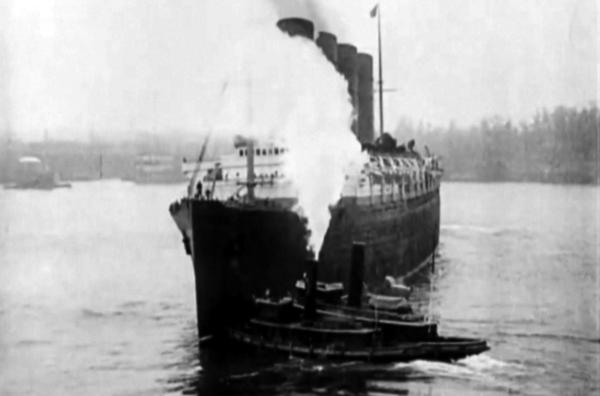 Bild 1 von 3: Das britische Passagierschiff ?\