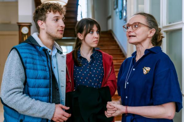 Bild 1 von 19: Im Bild (v.li.): Julian Pichler (Andreas Hofer), Alina Schaller (Hedwig Schaller), Gerti Drassl (Inka Schaller).