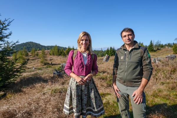 Bild 1 von 17: Moderatorin Sonja Weissensteiner und Ivan Plasinger im Naturpark Trudner Horn.