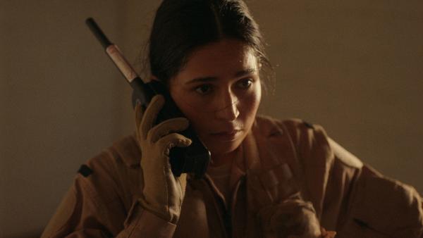 Bild 1 von 6: Leyla Demir (Sinem Kavus) versucht zu erklären, dass sie Teil einer Erpressung sind und dass das Leben von Guus dabei auf dem Spiel steht. Kann sie ihn rechtzeitig überzeugen?