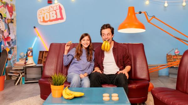 Bild 1 von 4: Die 11-jährige Rosa erklärt Tobi, was eine Rechenschwäche ist und wie sie die im Alltag bemerkt hat.© BR/megaherz gmbh/Hans-Florian Hopfner - Honorarfrei nur im redaktionellen Zusammenhang mit genannter Sendung bei Nennung \