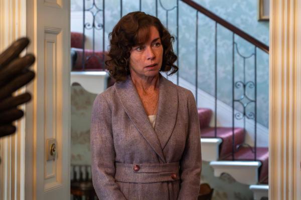 Bild 1 von 8: Kate Galloway (Julianne Nicholson)