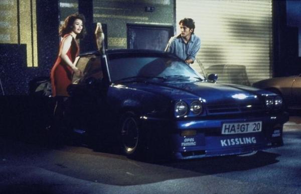 Bild 1 von 10: Affront: Gerd (Stefan Gebelhoff, r.), der die intellektuelle 2CV-Fahrerin und Manta-Hasserin Florentine (Sabine Berg, l.) liebt, hat das Abitur nachgeholt ...
