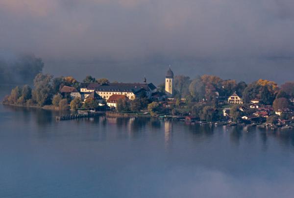 Bild 1 von 11: Blick auf die Fraueninsel.