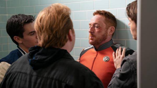 Bild 1 von 11: Lieutenant Gordon Malloy (Scott Grimes, Mitte r.)