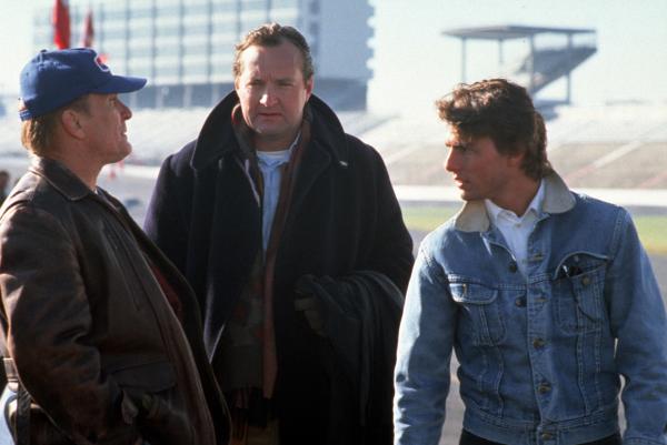 Bild 1 von 2: Cole Trickle (Tom Cruise, r.) soll für Tim Dalands (Randy Quaid, M.) Team einen Chevrolet fahren und Harry Hogge (Robert Duvall, l.) wird Leiter von Boxenstopp-Crew.