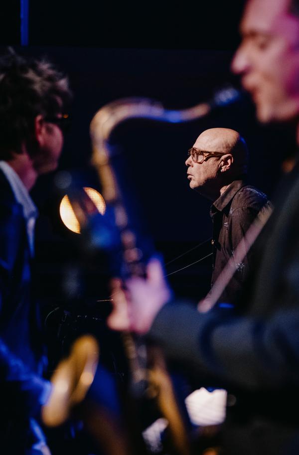 Bild 1 von 3: John Beasley gemeinsam mit der SWR Big Band.