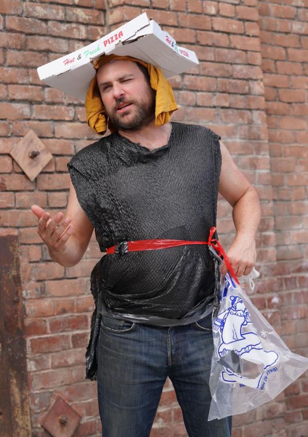 Bild 1 von 8: Charlie Kelly (Charlie Day)