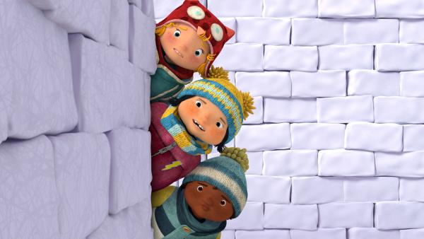 Bild 1 von 4: Nele, Kiki und Jonas fragen sich, wo der Ausgang aus dem Labyrinth ist?