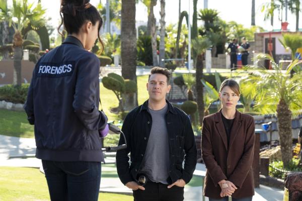 Bild 1 von 6: (v.l.n.r.) Ella Lopez (Aimee Garcia); Dan Espinoza (Kevin Alejandro); Chloe Decker (Lauren German)