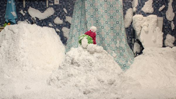 Bild 1 von 4: Wisch und Mop haben Spaß im Badezimmer.