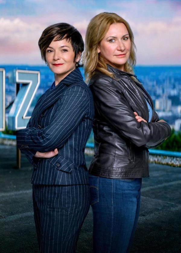 Bild 1 von 2: Im Bild (v.li.): Katharina Stemberger (Joe Haizinger), Angelika Niedetzky (Biggi Obergschwendter).