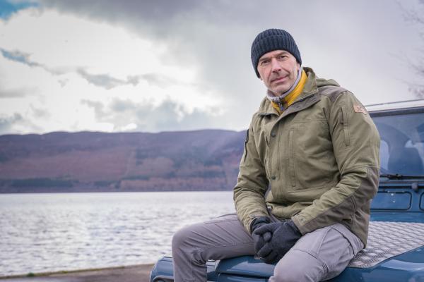 Bild 1 von 10: Dem Seeungeheuer auf der Spur: Dirk Steffens am Loch Ness in Schottland.