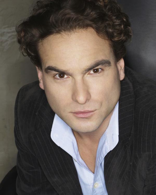 Bild 1 von 23: (3. Staffel) - Führt ein ziemlich seltsames Leben: Dr. Leonard Hofstadter (Johnny Galecki) ...