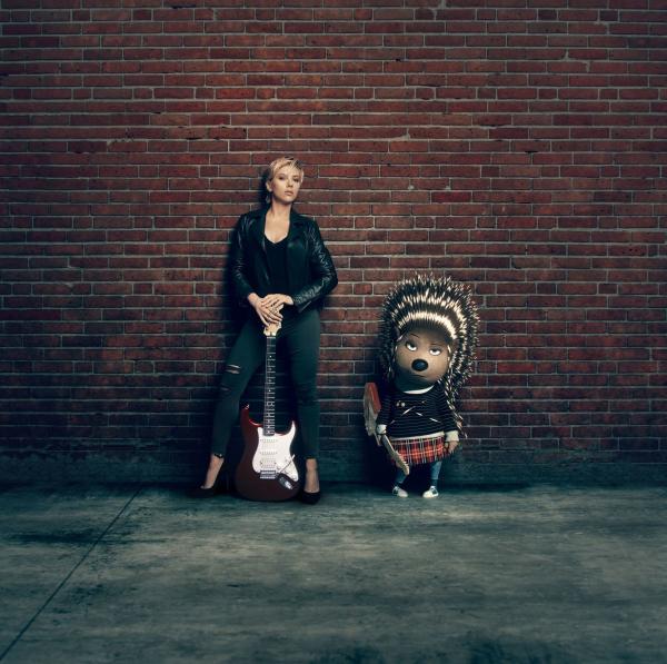 Bild 1 von 17: SCARLETT JOHANSSON appears with her character, Ash, from the event film Sing, from Illumination Entertainment and Universal Pictures.