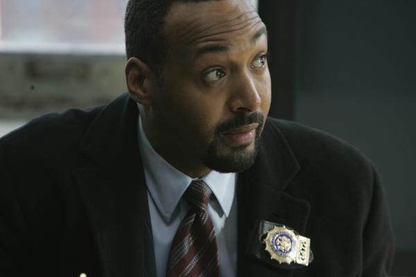 Bild 1 von 7: Jesse L. Martin as Detective Ed Green -- NBC