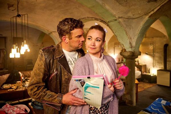 Bild 1 von 34: Im Bild: Sebastian Bezzel (Franz Eberhofer), Lisa Maria Potthoff (Susi).