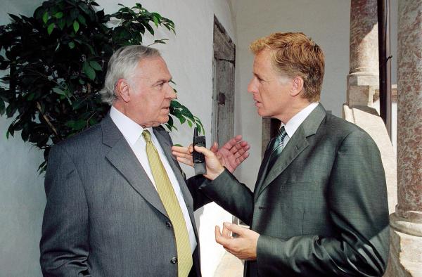 Bild 1 von 7: Im Bild (v.li.): Michael Janisch (Egon Weinheim), Albert Fortell (Felix Hofstätter).