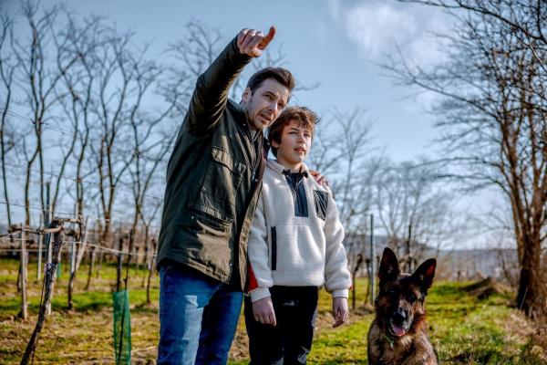 Bild 1 von 28: Im Bild (v.li.): Stefan Pohl (Harald Wolf), Lilian Rosskopf (Heinrich Wolf).