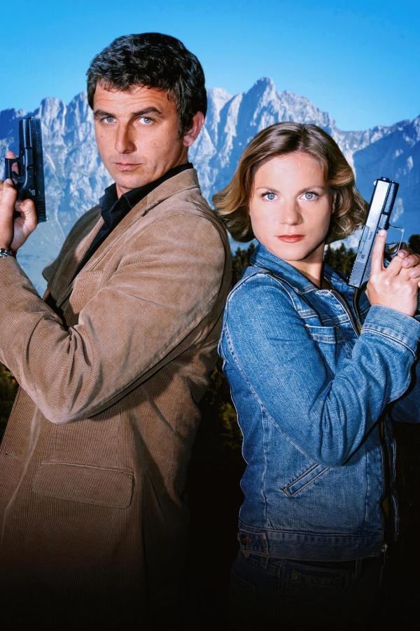 Bild 1 von 2: Im Bild: Hans Sigl (Andreas Blitz), Kristina Sprenger (Karin Kofler).