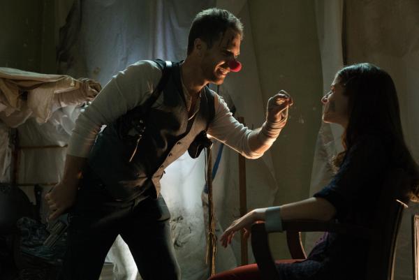 Bild 1 von 11: Als Martha (Anna Kendrick, r.) entführt wird, unternimmt Francis (Sam Rockwell, l.) alles, um seine Freundin zu retten. Ob ihm das gelingt?