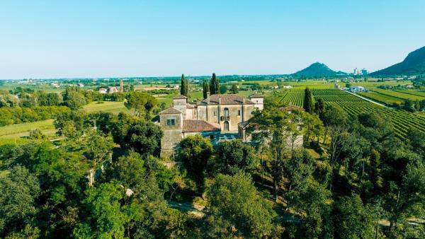 Bild 1 von 4: Historische Villa.