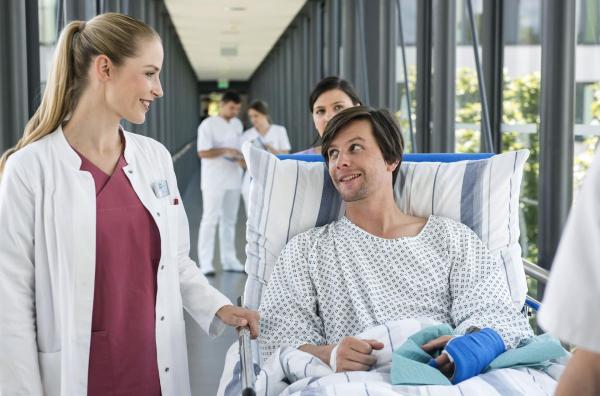 Bild 1 von 12: Julia Berger (Mirka Pigulla, l.); Roman Rosinski (Jonathan Beck, r.)