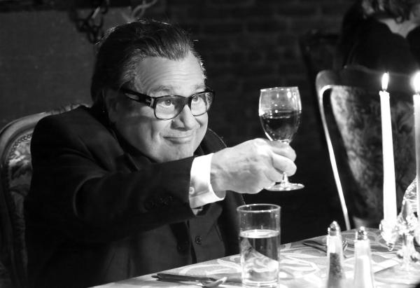 Bild 1 von 8: Frank Reynolds (Danny DeVito)