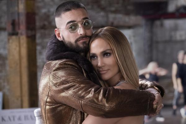 Bild 1 von 7: Bastian (Maluma, l.); Kat (Jennifer Lopez, r.)