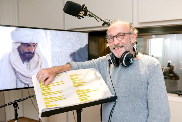 Bild 1 von 7: Karl Markovics im Tonstudio.