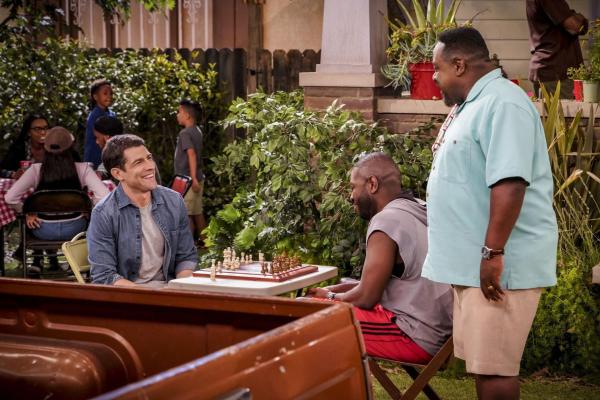 Bild 1 von 18: (v.l.n.r.) Dave Johnson (Max Greenfield); Malcolm Butler (Sheaun McKinney); Calvin Butler (Cedric the Entertainer)