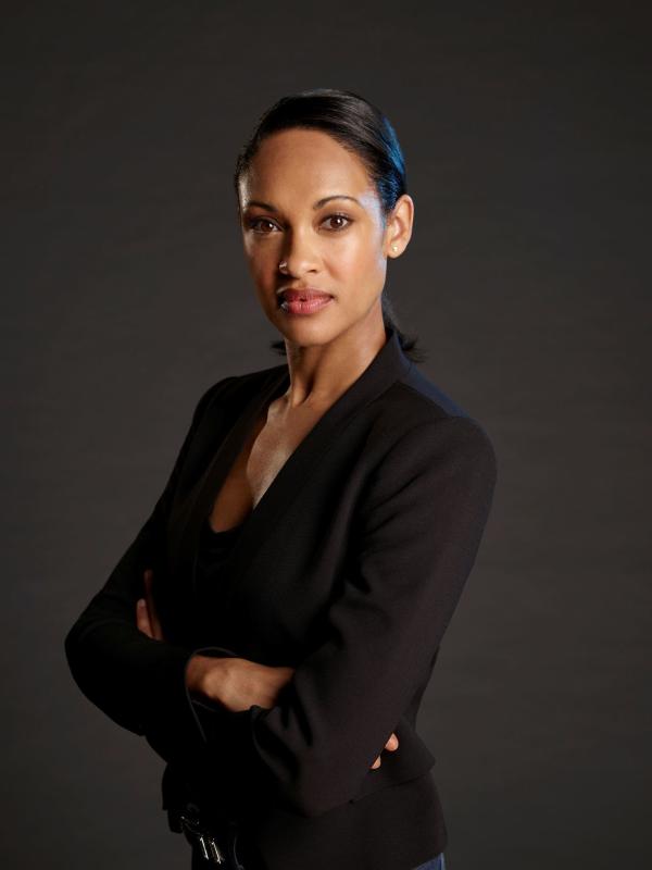 Bild 1 von 5: SHOOTER -- Season:1 -- Pictured: Cynthia Addai-Robinson as Agent Nadine Memphis -- (Photo by: Joseph Viles/USA Network)