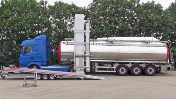 Bild 1 von 3: Die Zöllner checken mittels Röntgen, ob der Tankwagen wirklich nur legale Güter transportiert.