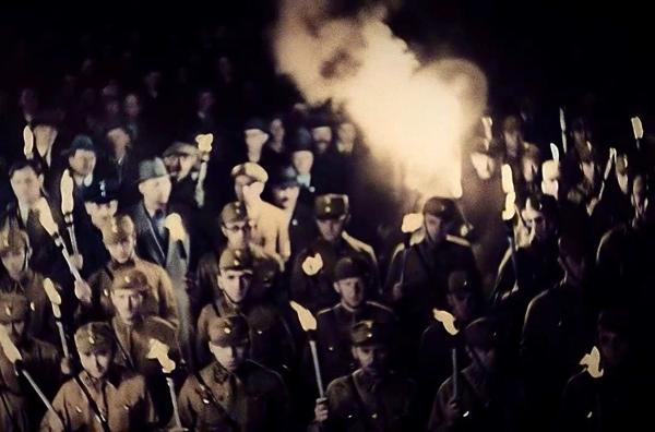 Bild 1 von 7: 1933 wird Deutschland binnen weniger Wochen zur Diktatur: Der neue Reichskanzler Adolf Hitler erhält die volle Macht, während seine Milizen auf den Straßen im Namen der Partei Terror verbreiten.