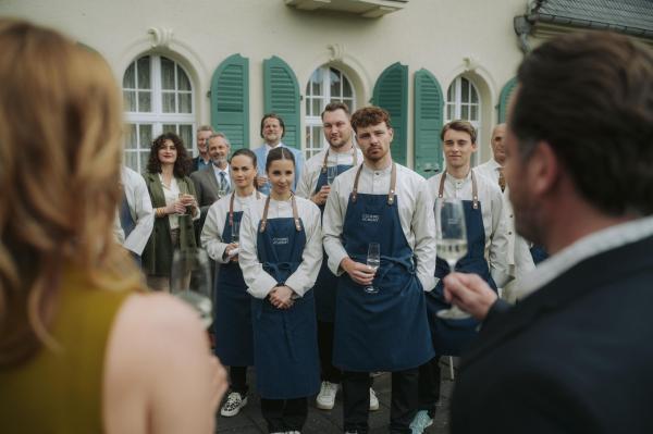 Bild 1 von 31: (v.l.n.r.) Destiny Pellucci (Vita Tepel); Irini Dimitriou (Lara Kimpel); Chris Mircovic (Brian Rosenkranz); Rafael Müller (Louis Jér´me Wagenbrenner); Pierre Moradi (Farhad Payar); Juliette Moradi (Tiesan-Yesim Atas)