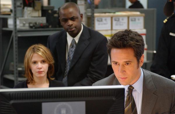 Bild 1 von 8: Sabrina Lloyd (Terry Lake), Alimi Ballard (David