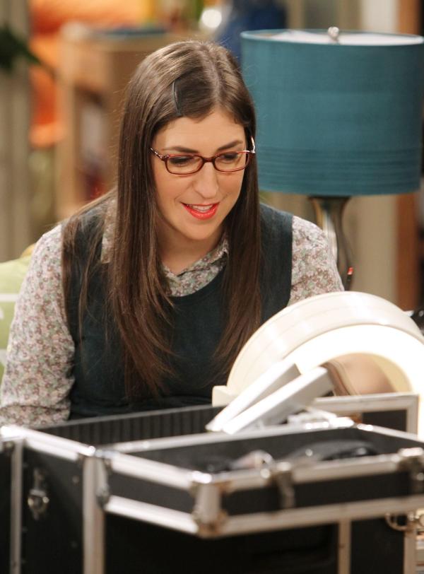 Bild 1 von 15: Fühlt sich von Sheldons neuer und hübschen Assistentin bedroht: Amy (Mayim Bialik) ...
