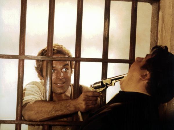 Bild 1 von 16: Seine Machenschaften bringen Nobody (Terence Hill, l.) nicht selten in Schwierigkeiten ...