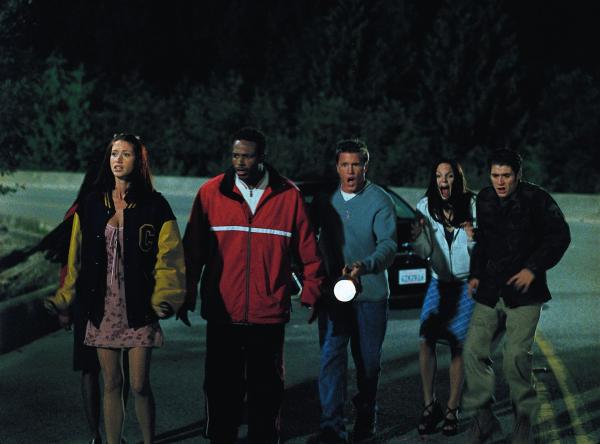 Bild 1 von 4: (v.l.n.r.) Buffy (Shannon Elizabeth); Ray (Shawn Wayans); Greg (Lochlyn Munro); Cindy (Anna Faris); Bobby (Jon Abrahams)