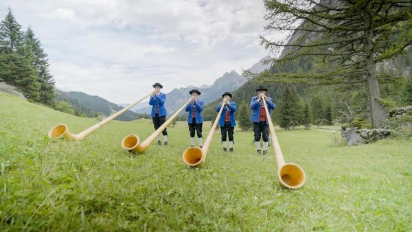 Bild 1 von 17: Im Bild: Alphornbläser in Bürs.